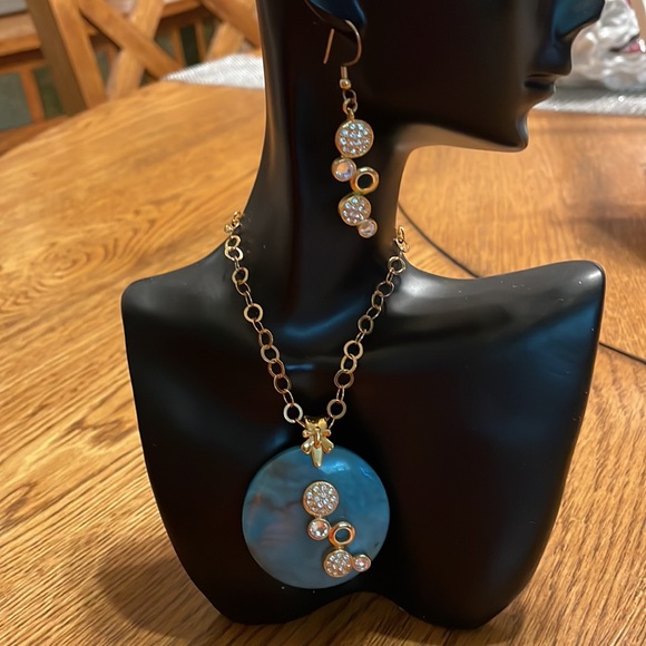 Gorgeous set of blue agate and Swarovski crystals necklace and earrings 🇨🇦 - Picture 5 of 6